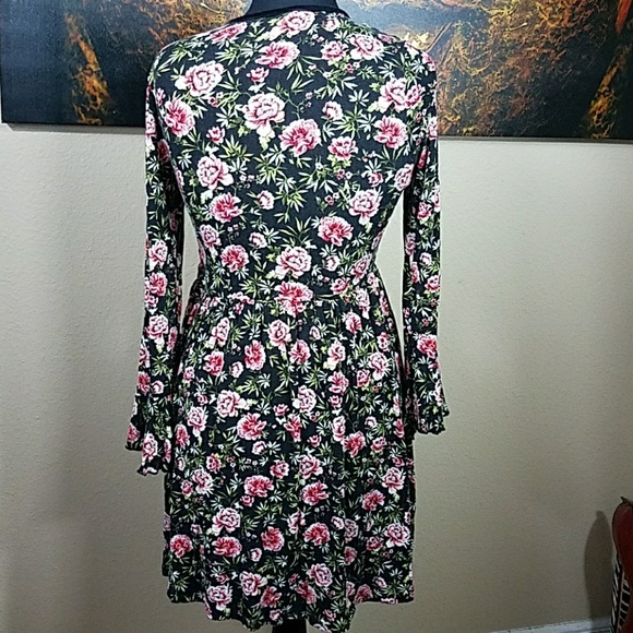 💖Xhilaration Floral Mock Wrap Dress Sz Med. - Picture 2 of 7
